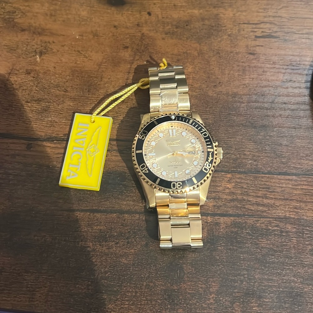 Gold hammerhead invicta pro diver